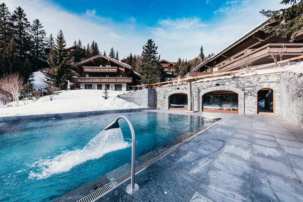A SOPHISTICATED ALPINE CHALET WITH OUTSTANDING SPA FACILITIES photo 2