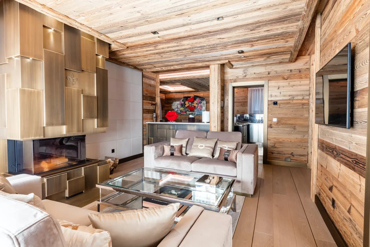 A SOPHISTICATED ALPINE CHALET WITH OUTSTANDING SPA FACILITIES photo 3