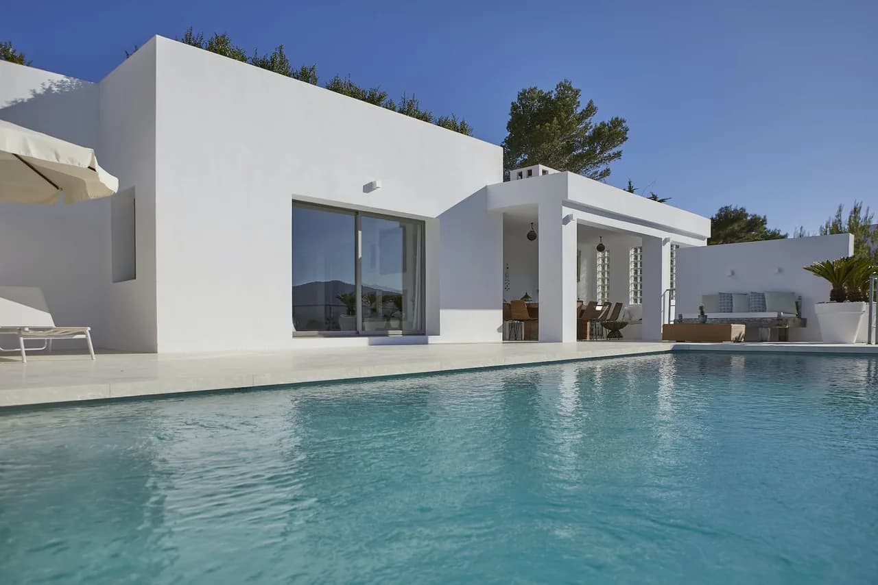 Located on the exclusive peninsula of Porroig photo 2