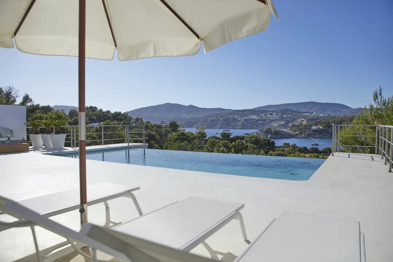 Located on the exclusive peninsula of Porroig photo 3