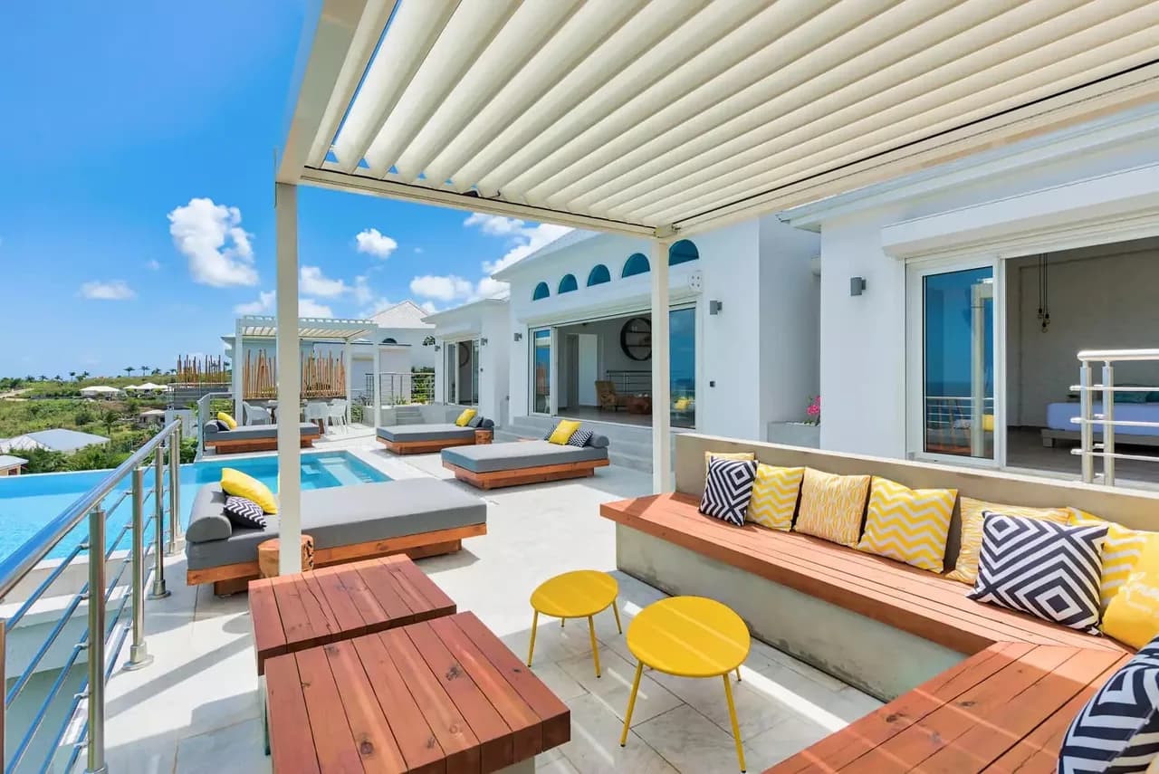 GORGEOUS COASTAL VILLA WITH INFINITY POOL photo 4