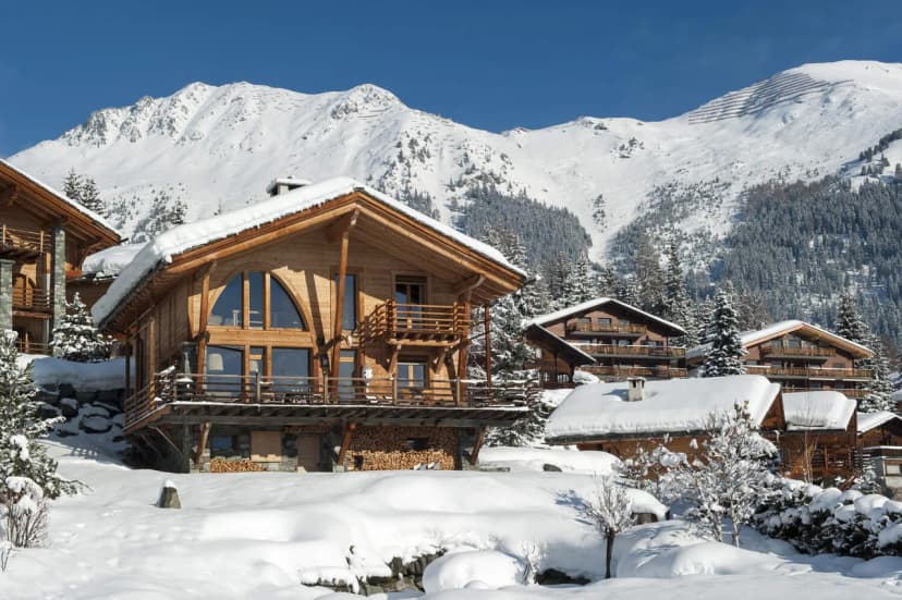 CAPTIVATING MOUNTAIN CHALET WITH STEAM ROOM