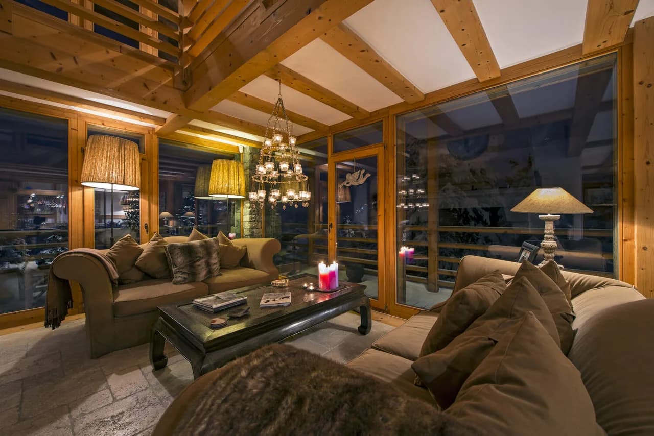 CAPTIVATING MOUNTAIN CHALET WITH STEAM ROOM photo 2
