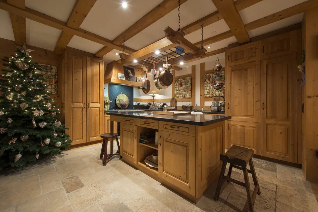 CAPTIVATING MOUNTAIN CHALET WITH STEAM ROOM photo 5