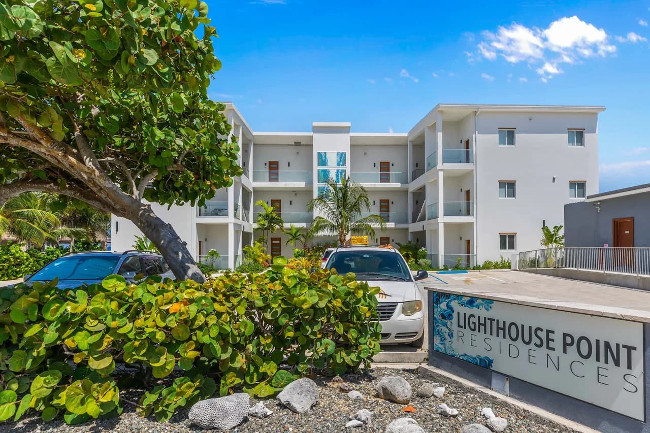 Beachfront Condominium in Grand Cayman photo 2