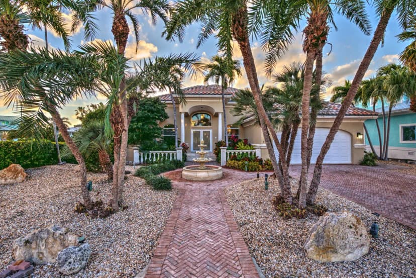 Luxury Poolside Retreat with Dock in Florida Keys