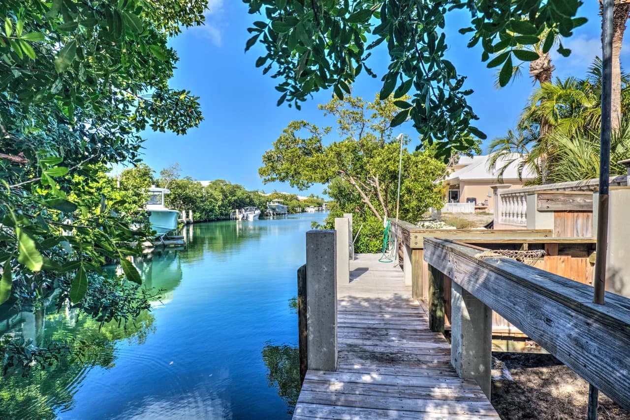 Luxury Poolside Retreat with Dock in Florida Keys photo 3