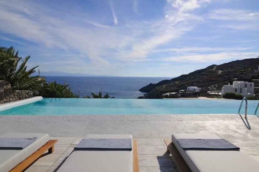 Luxurious seafront villa with magnificent views