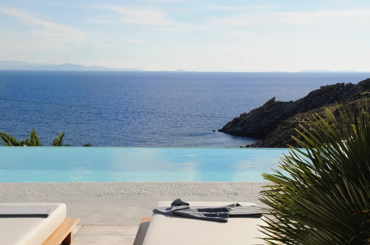 Luxurious seafront villa with magnificent views photo 3
