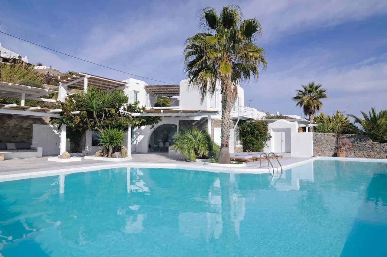 Luxurious seafront villa with magnificent views photo 4