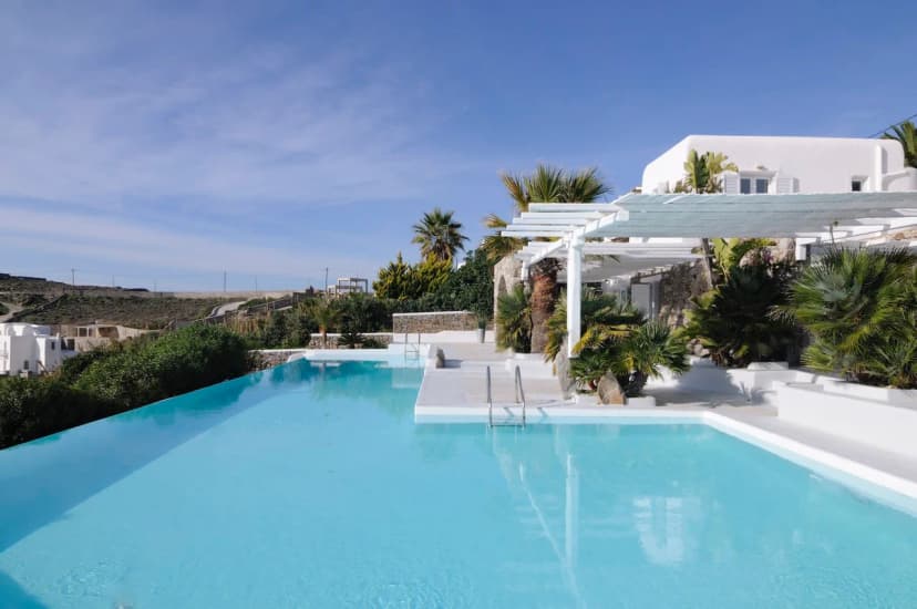 Modernly furnished villa with a large swimming pool
