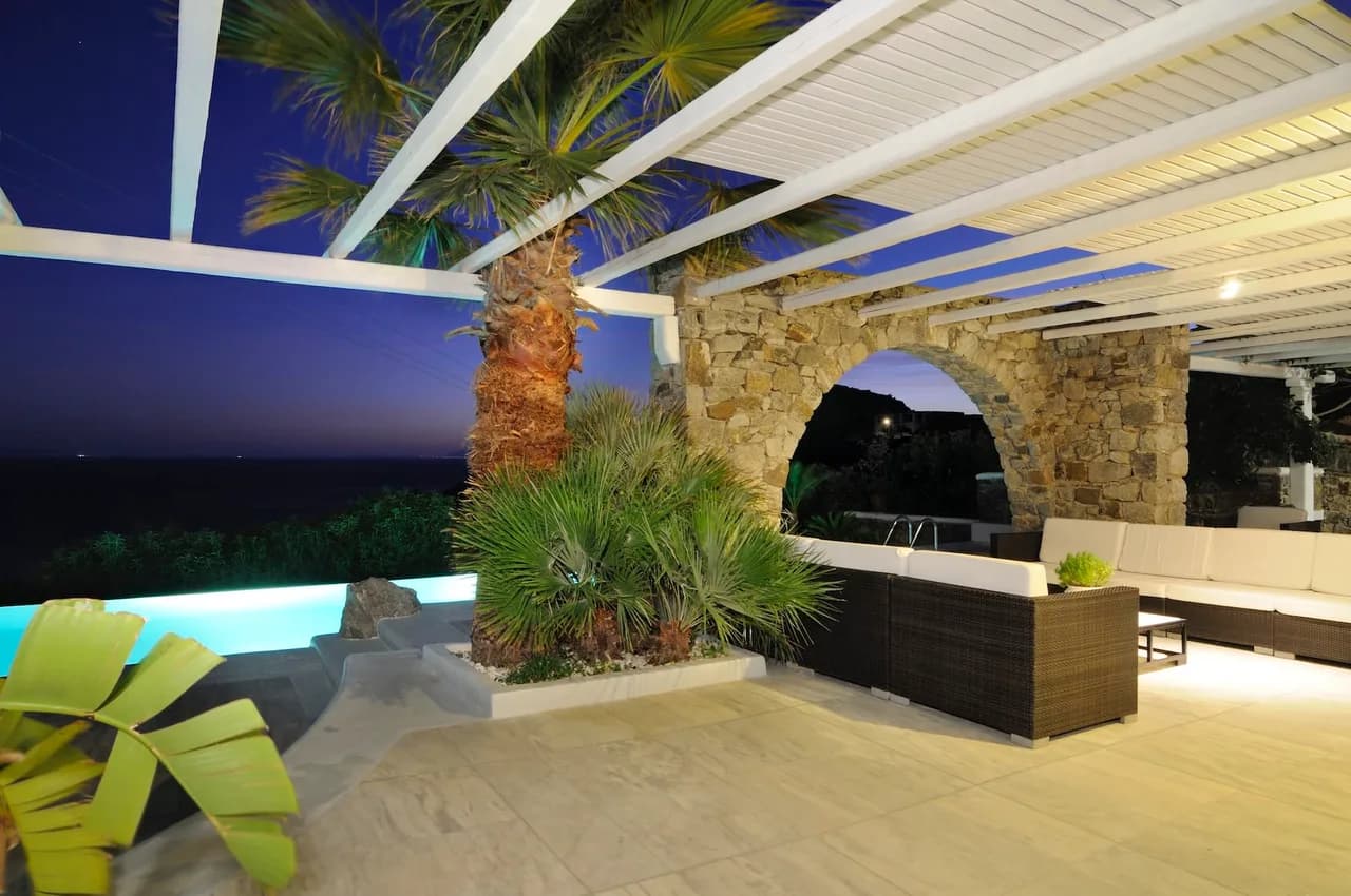 Modernly furnished villa with a large swimming pool photo 4