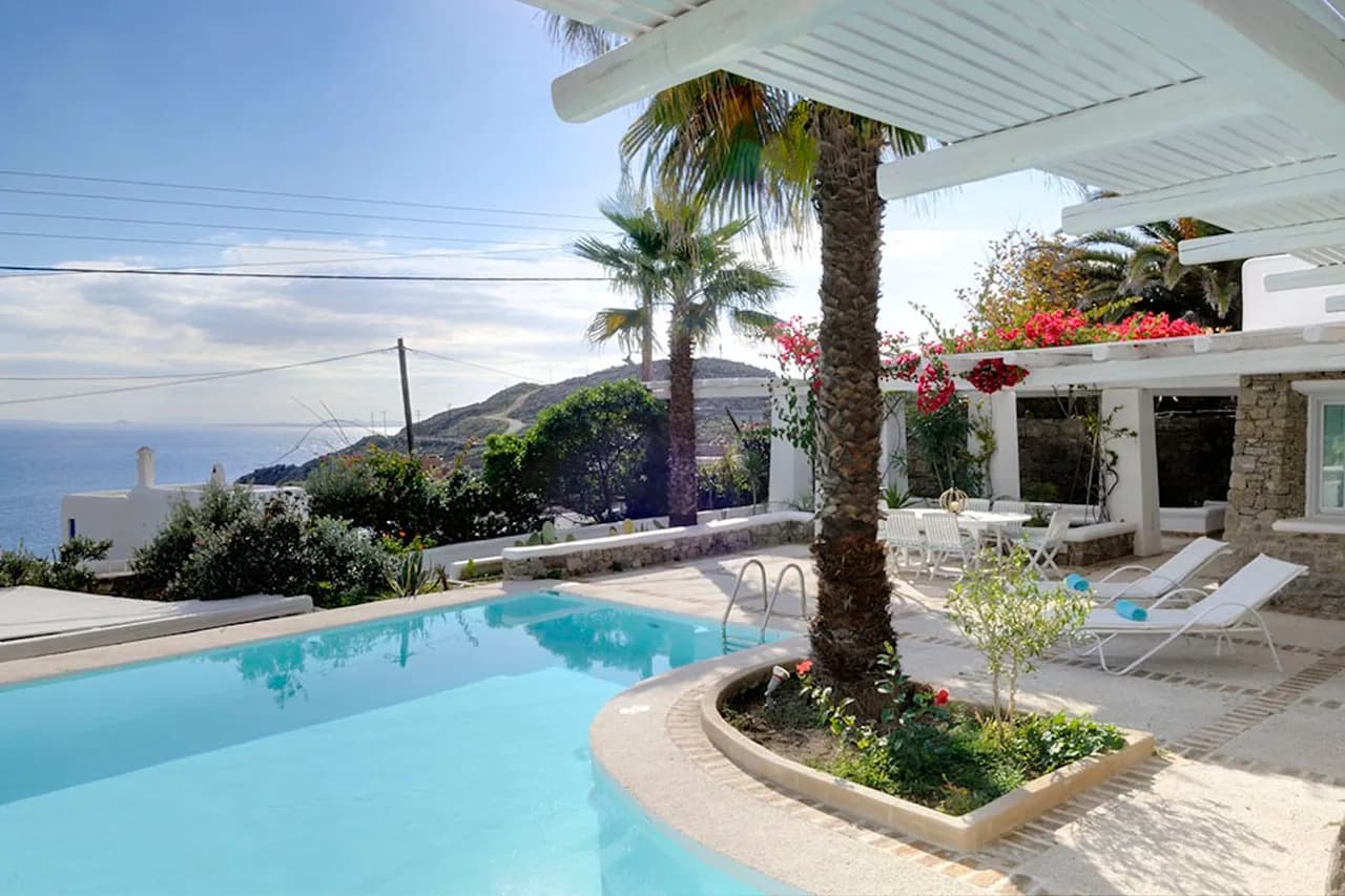 Pristine villa with plenty of open spaces and verandas photo 2