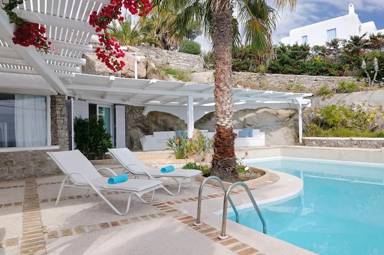 Pristine villa with plenty of open spaces and verandas photo 4