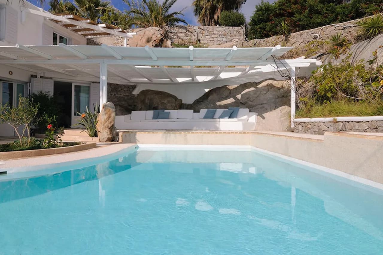 Pristine villa with plenty of open spaces and verandas photo 5