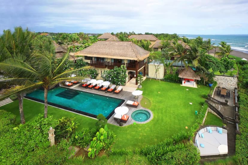 Magnificent ocean view villa right on the water’s edge