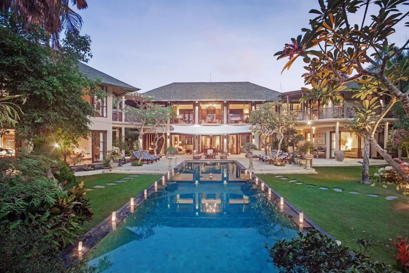 Conveniently located traditional Balinese style villa