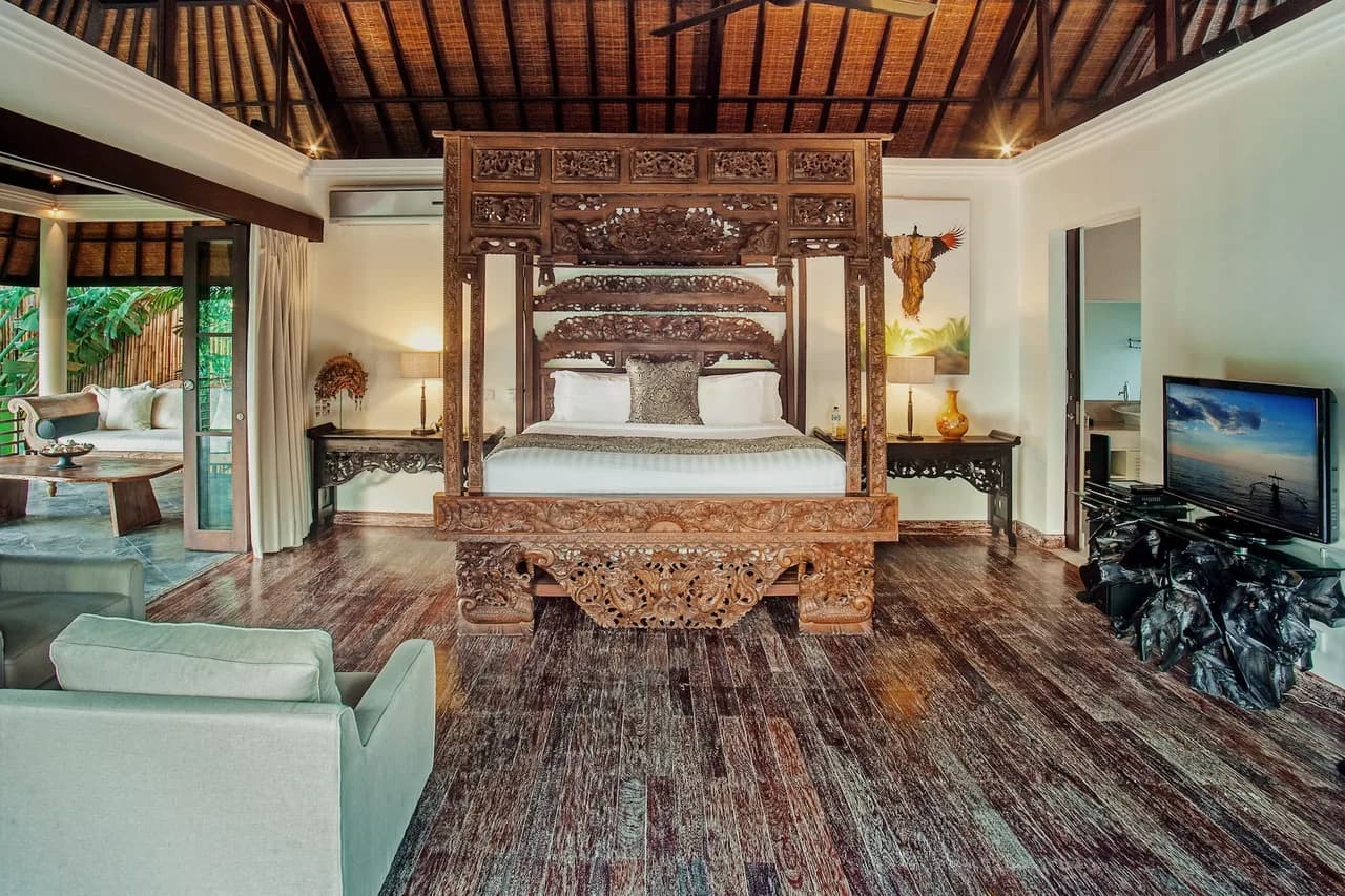 Conveniently located traditional Balinese style villa photo 3