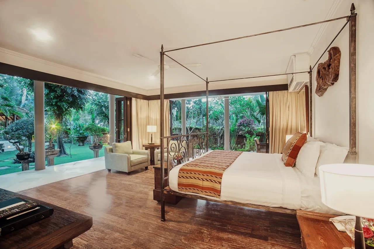 Conveniently located traditional Balinese style villa photo 4