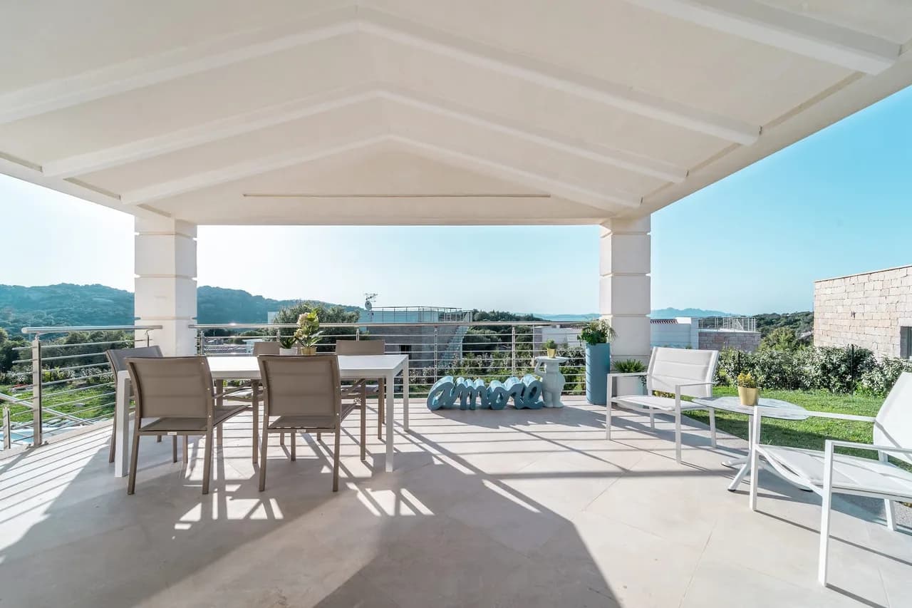 Seaview villa with a mix of modern and traditional Architecture photo 4