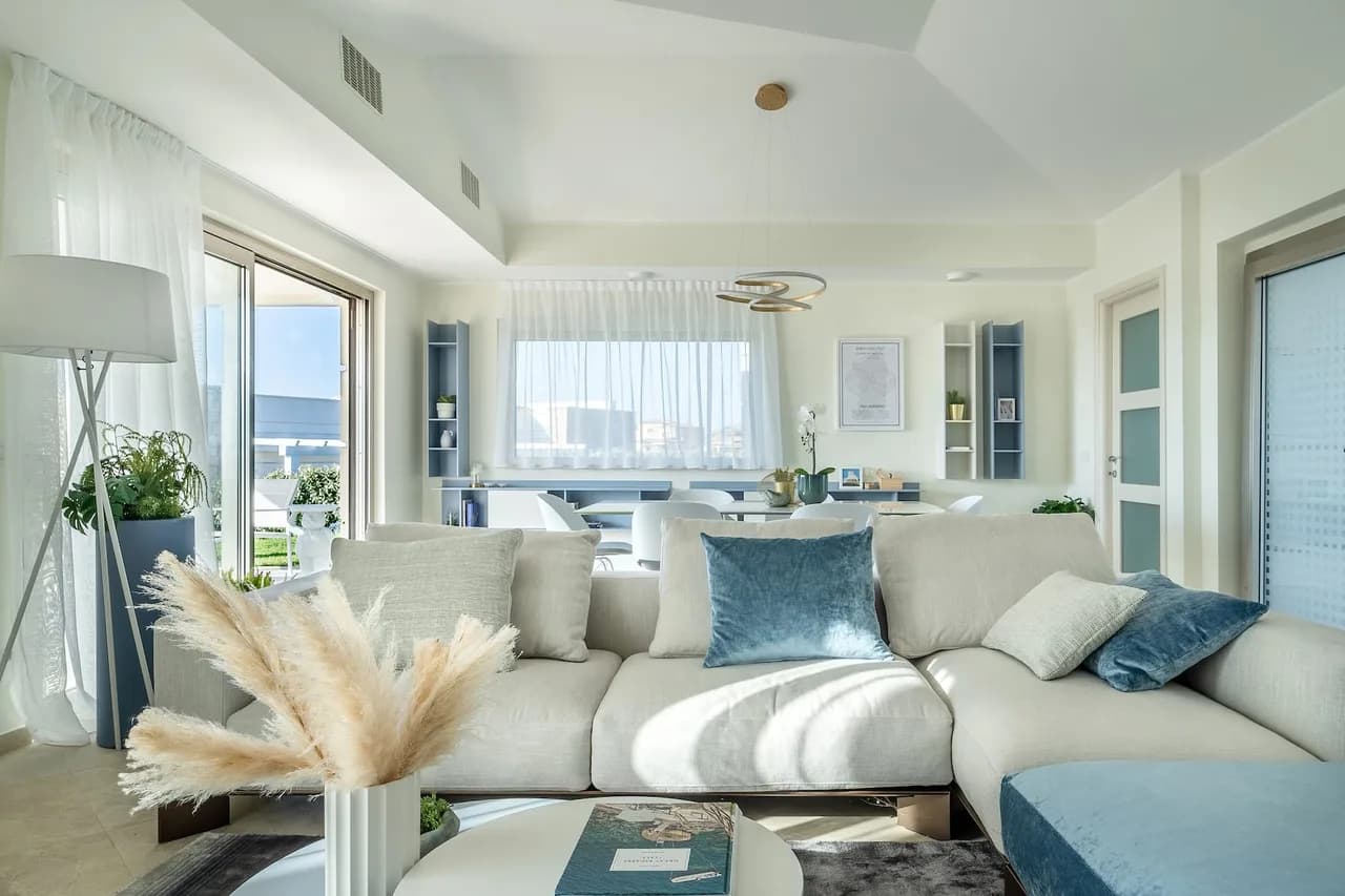 Seaview villa with a mix of modern and traditional Architecture photo 5
