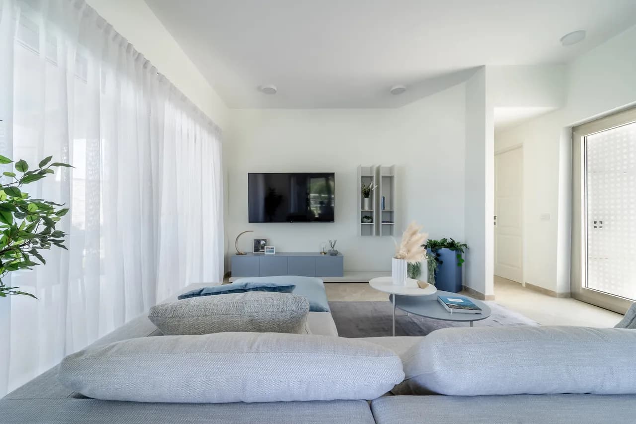 Elegantly furnished villa perfectly balanced with traditional Architecture photo 4