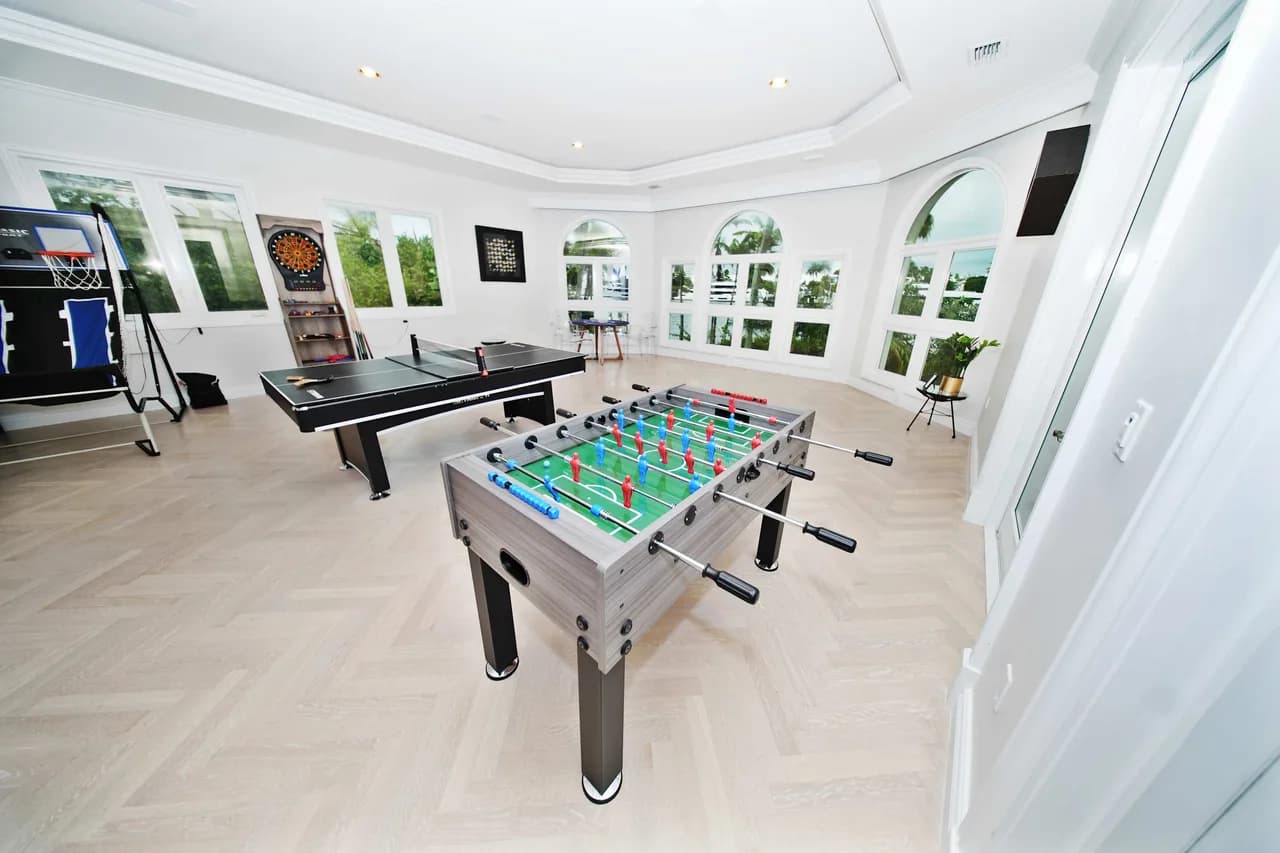 Expansive Waterfront Mansion in Fort Lauderdale photo 4
