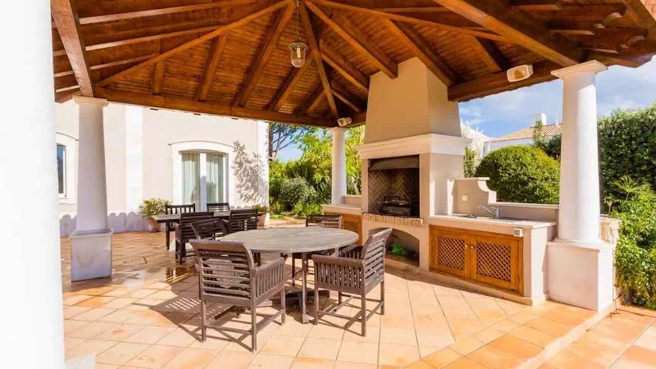 Classic villa overlooking the conservation area of the Ria Formosa photo 2