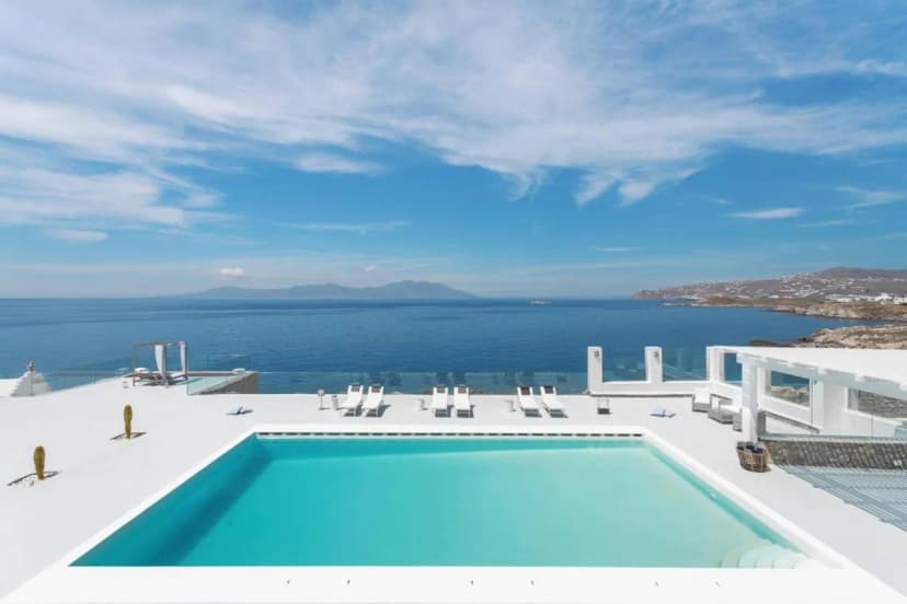 Great Villa With Private Access to the Beach