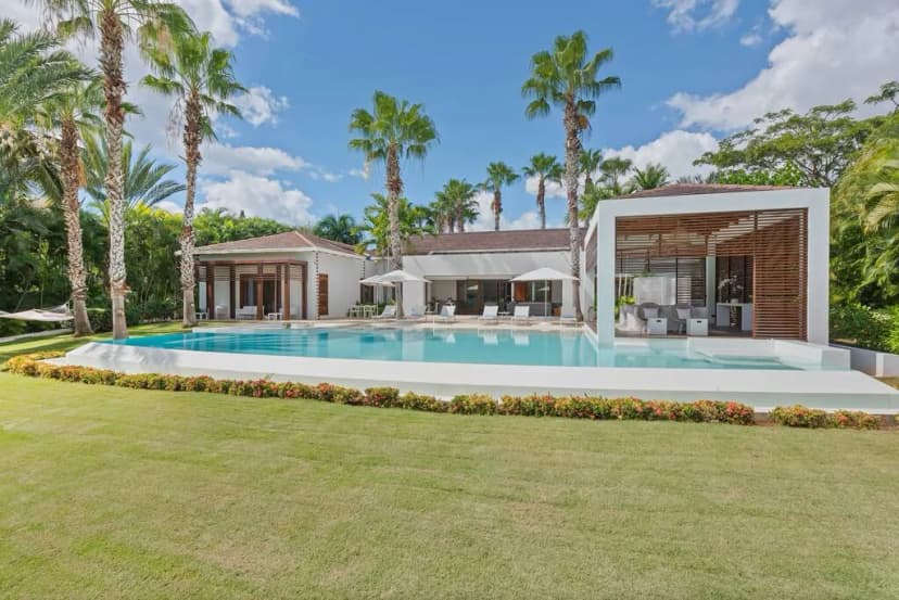 Contemporary Villa with BBQ in La Romana