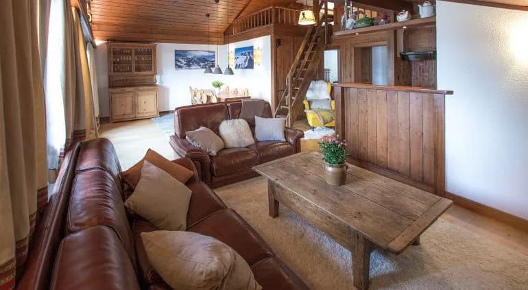 STUNNING SKI-IN SKI-OUT PENTHOUSE APARTMENT photo 2