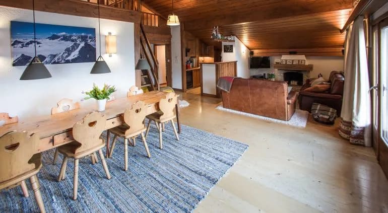 STUNNING SKI-IN SKI-OUT PENTHOUSE APARTMENT photo 3
