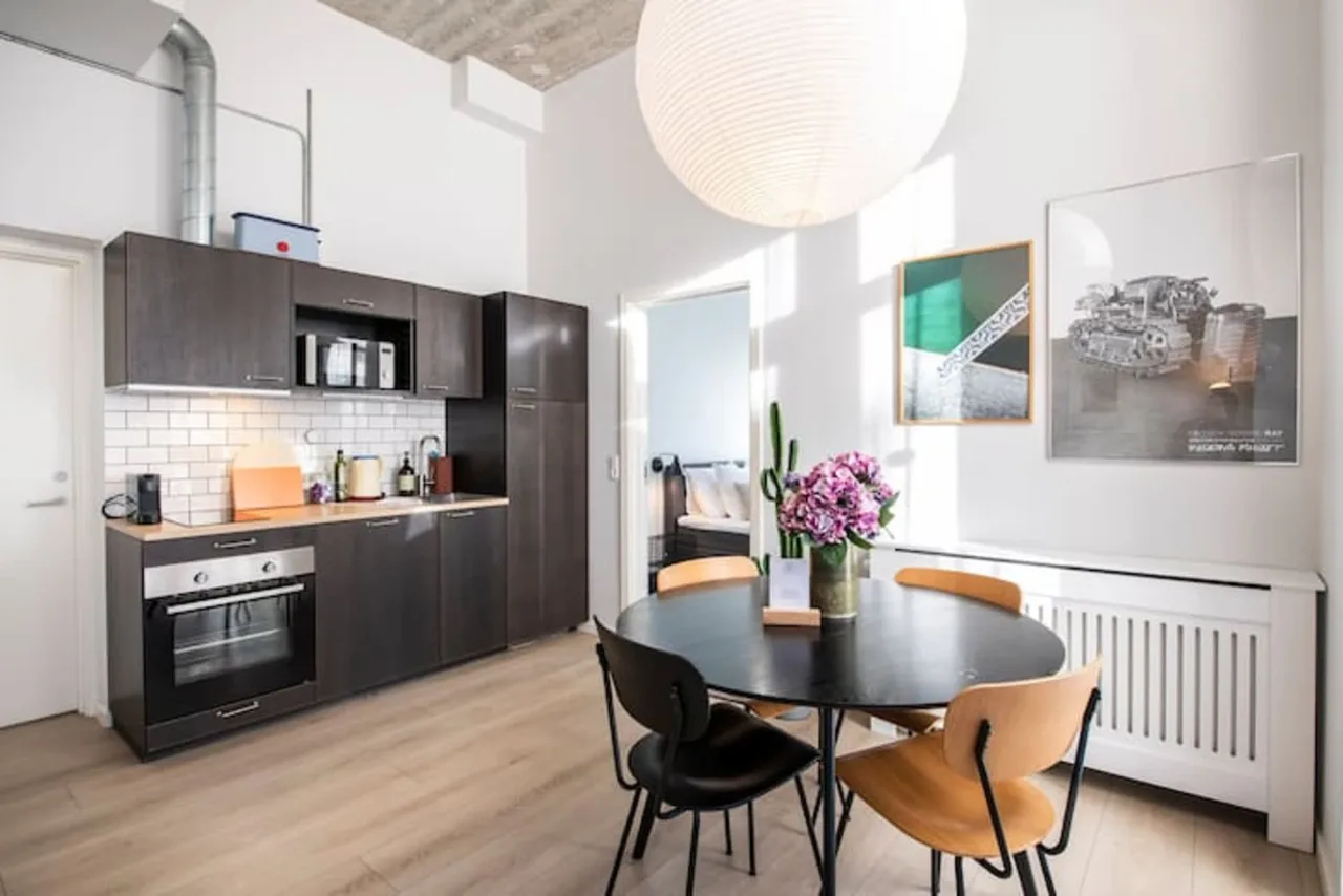 2 Br - Great Flat In Good Location