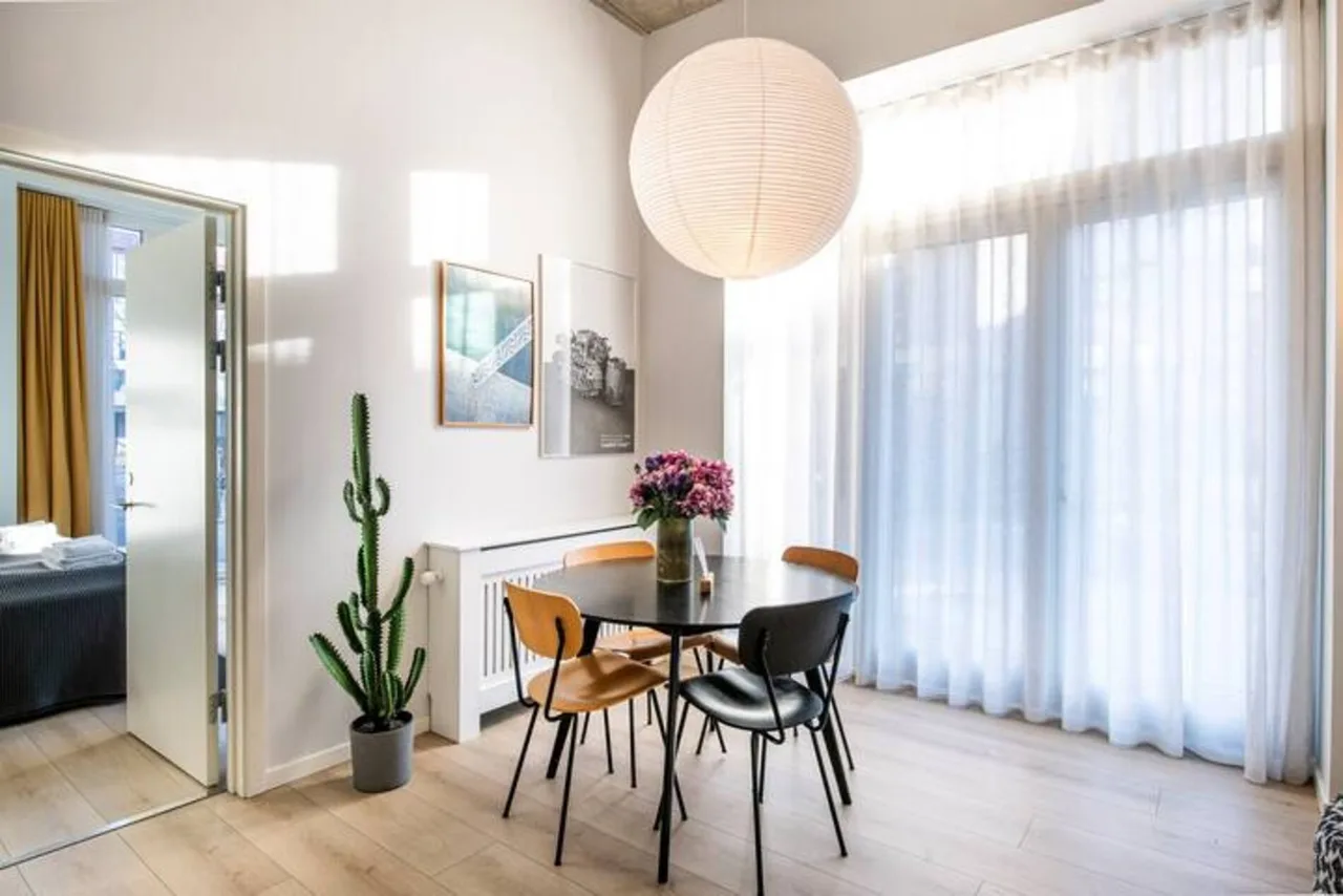 2 Br - Great Flat In Good Location photo 5