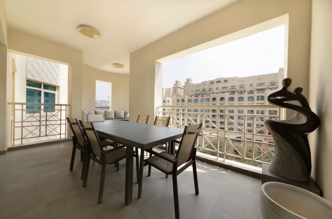 Luxury Apartment with Beach Club Access
