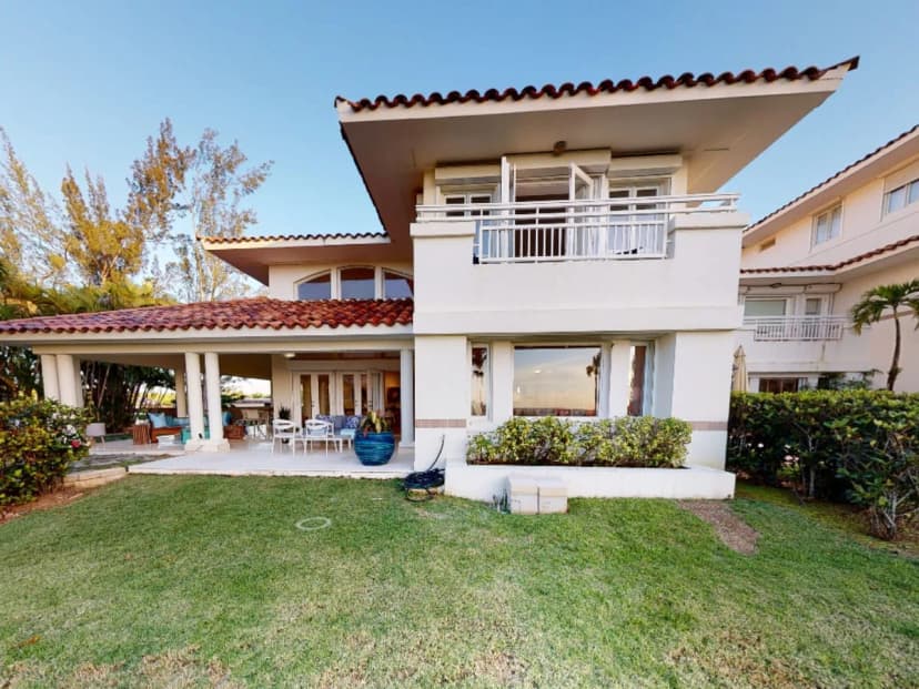 CHARMING LUXURY VILLA WITH INFINITY POOL