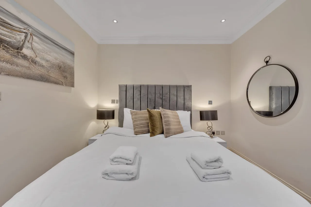 Elegant Apartment in London with Casino Access photo 5