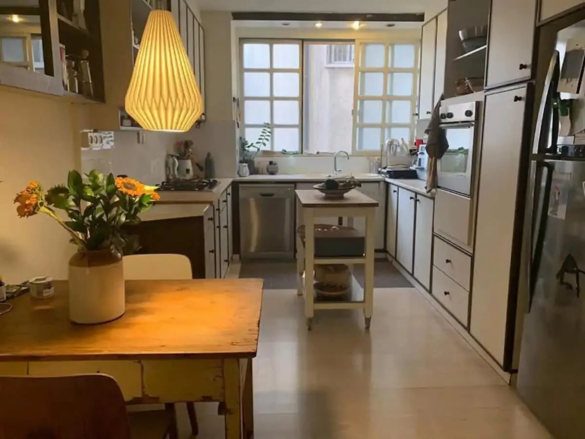 Centrally Located 4-bedroom Apartment photo 4