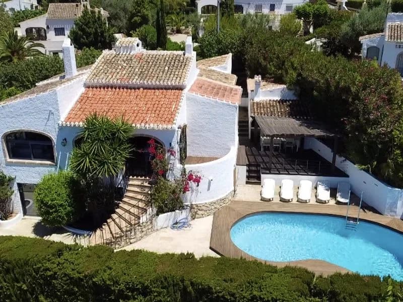 Tranquil Five-Bedroom Villa in Costa Blanca photo 5
