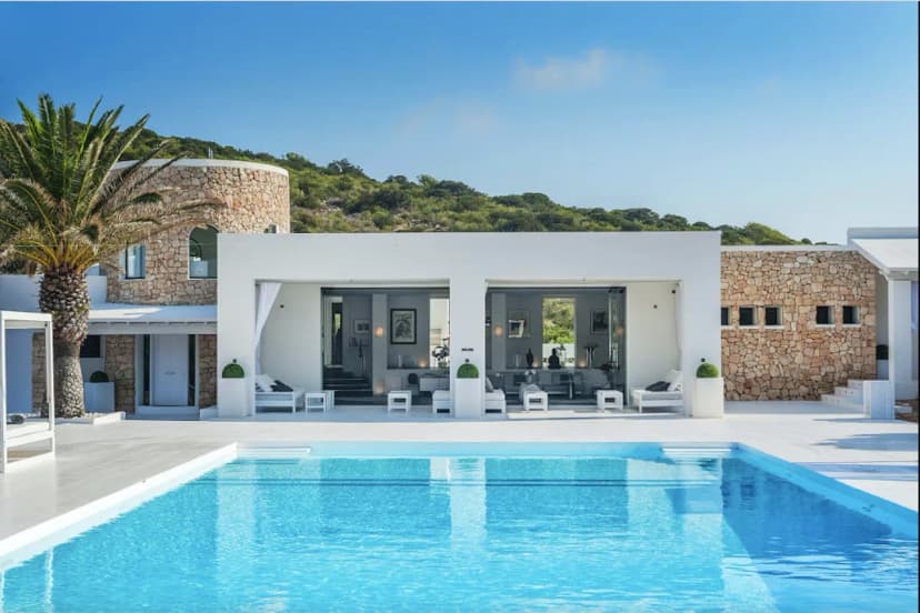Luxurious 5 Bedroom Private Island Retreat