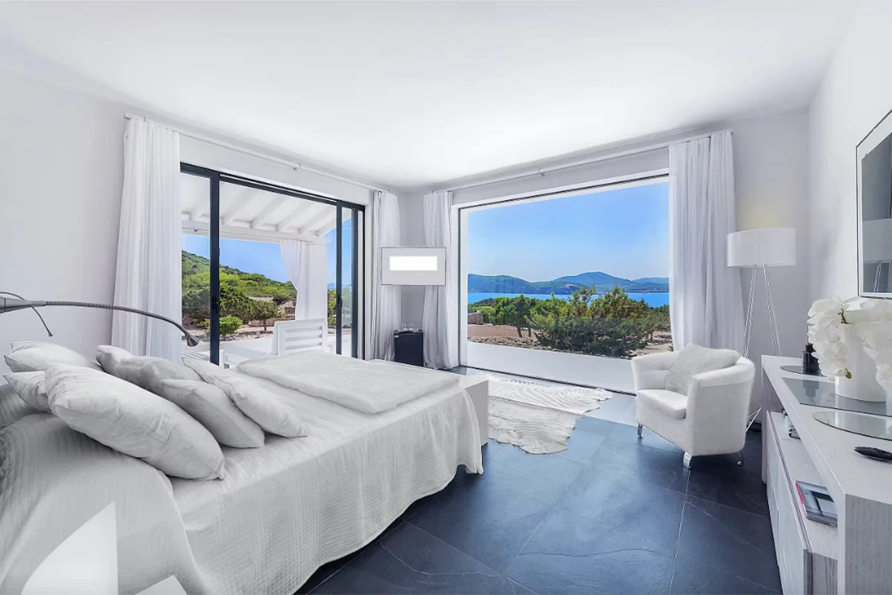 Luxurious 5 Bedroom Private Island Retreat photo 3