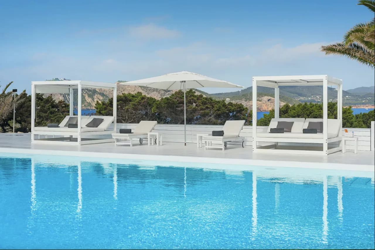 Luxurious 5 Bedroom Private Island Retreat photo 4