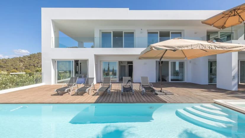 EXQUISITE PROPERTY WITH EXCEPTIONAL SEA VIEWS