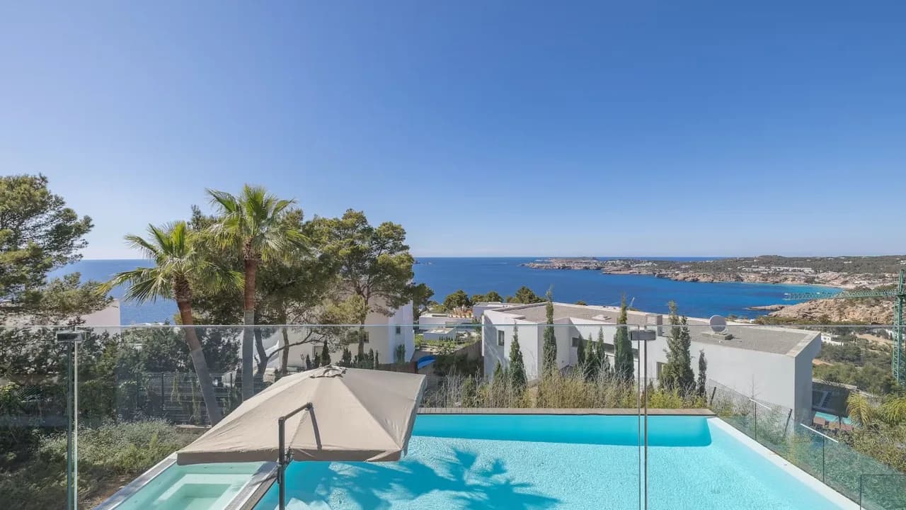 EXQUISITE PROPERTY WITH EXCEPTIONAL SEA VIEWS photo 4