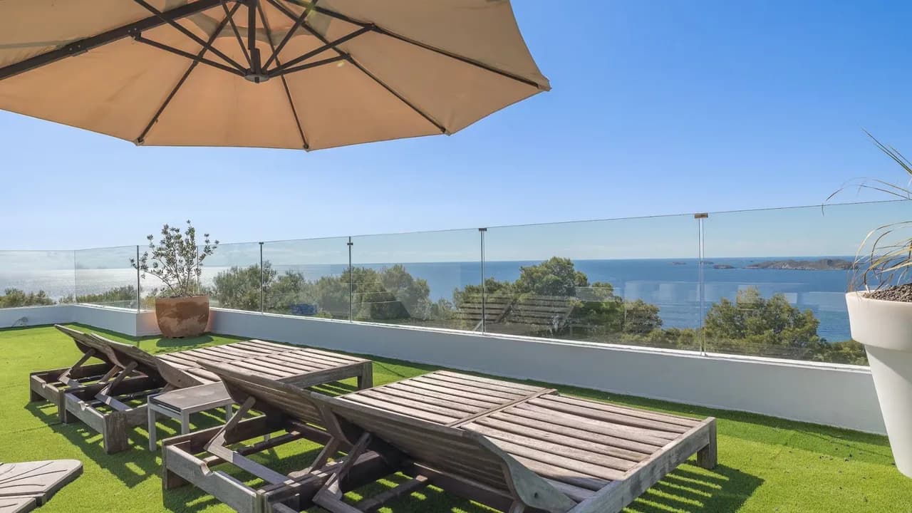 EXQUISITE PROPERTY WITH EXCEPTIONAL SEA VIEWS photo 5