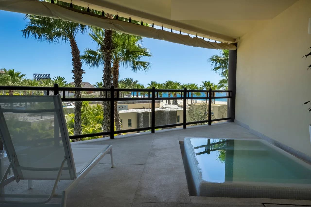 Lush 2 Bed With Jacuzzi Overlooking The Sea photo 4