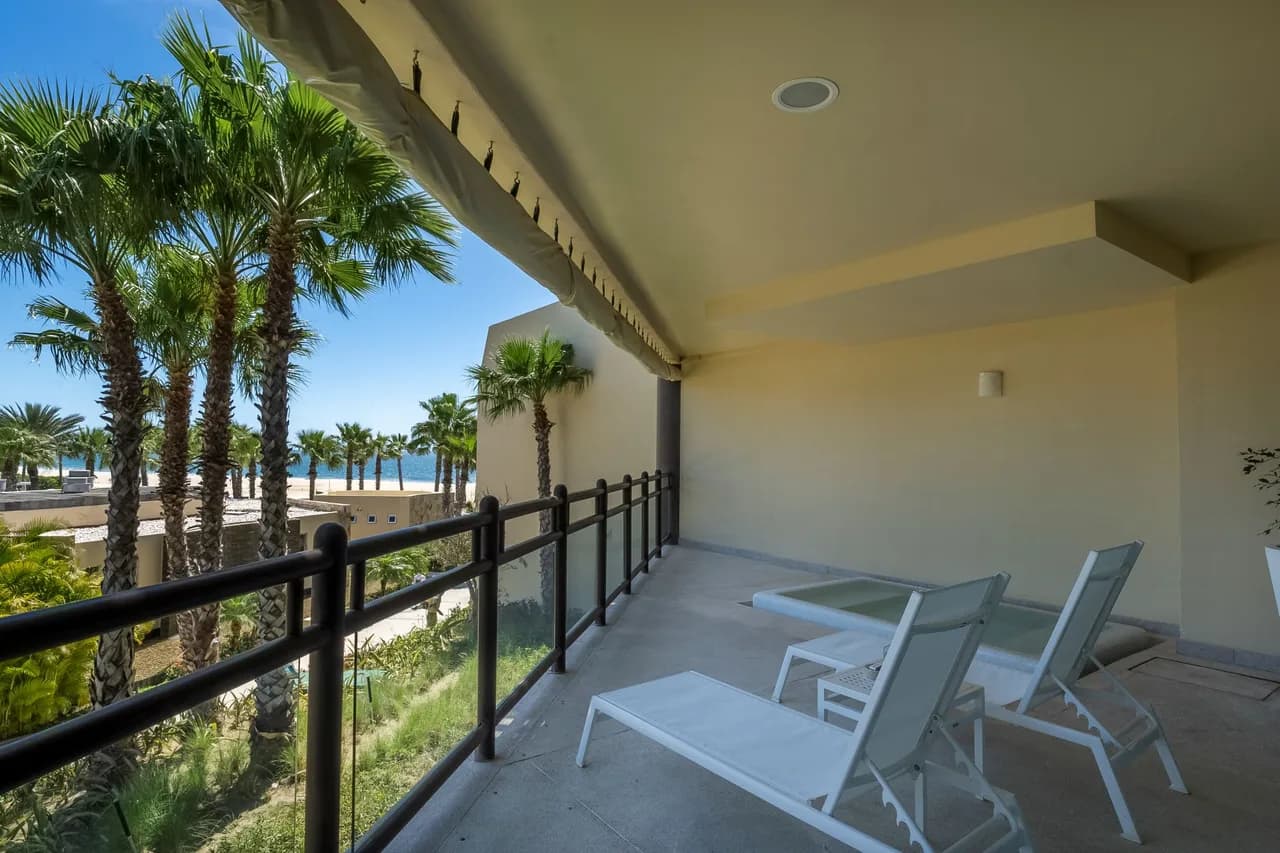 Lush 2 Bed With Jacuzzi Overlooking The Sea photo 5