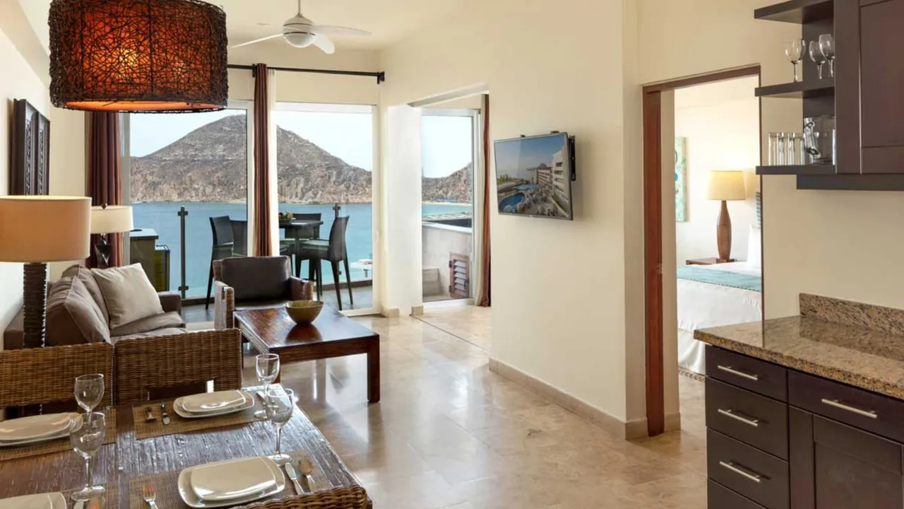 Lavish Oceanfront Suite With Hot Tub photo 3