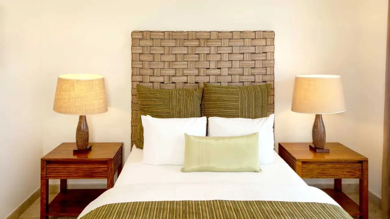 Lavish Oceanfront Suite With Hot Tub photo 4