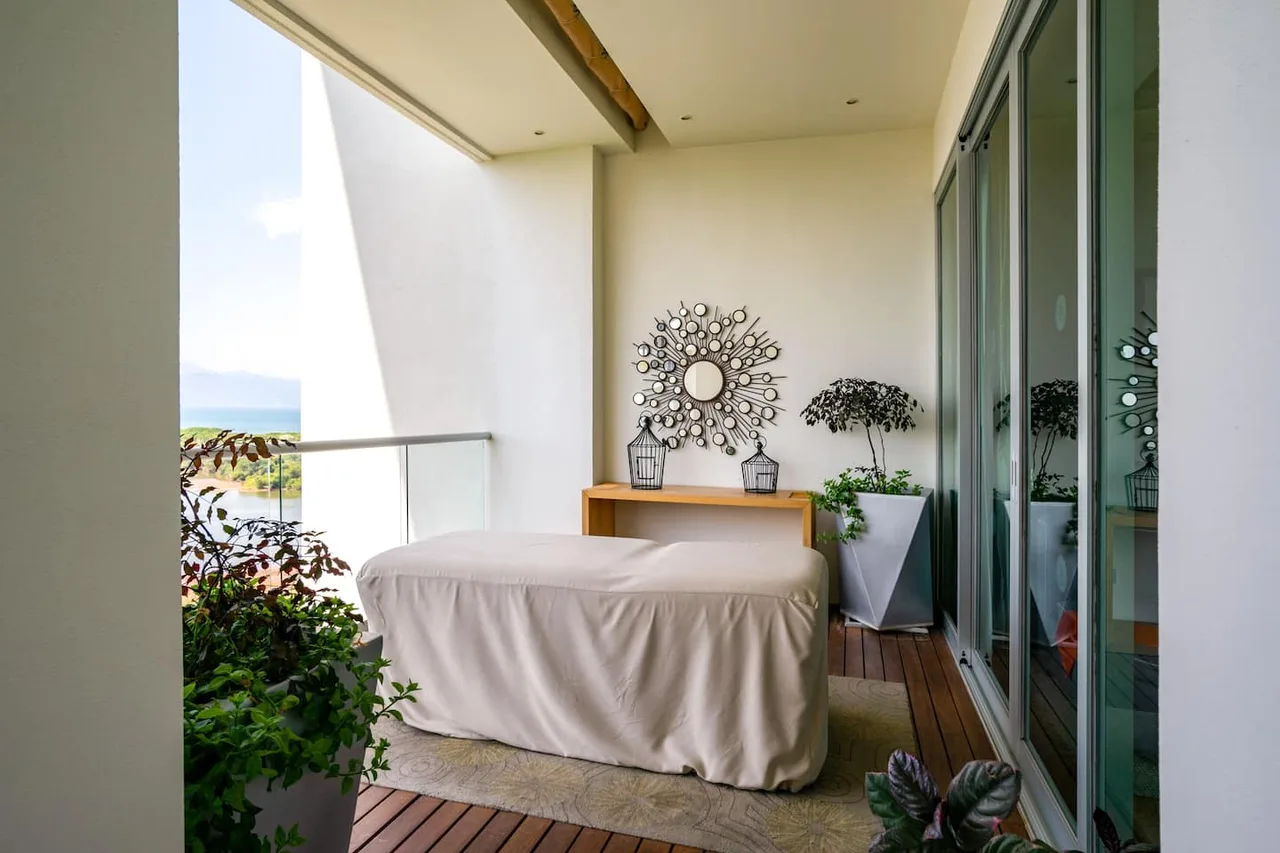 Luxurious Two Bedroom Spa Suite photo 4